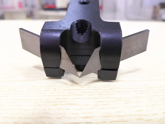 Automatische Karton-Karton-Papier-MDF-Brett-Nutmaschine für starre Kartons 200 Stück/Min